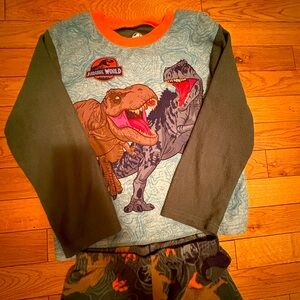 Jurassic world PJ’s size 7/8 (fits closer to a size 7)